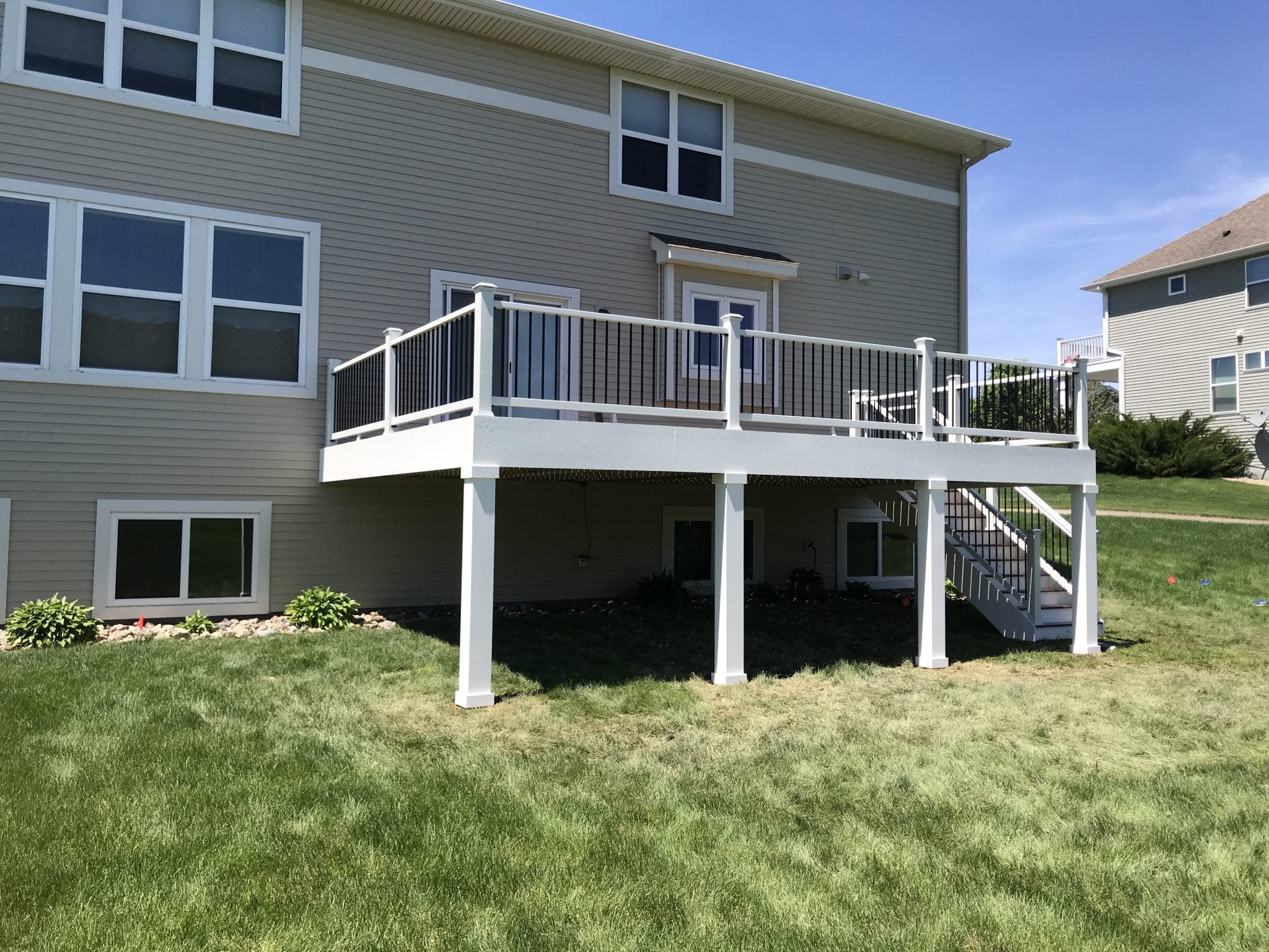 Raised deck with white supports and black railing inserts